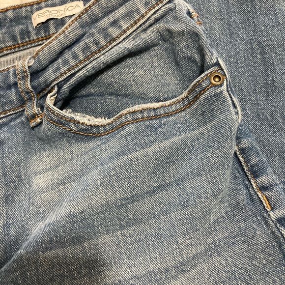 Sofia by Sofia Vergara Blue Relaxed Jeans - Picture 10 of 13